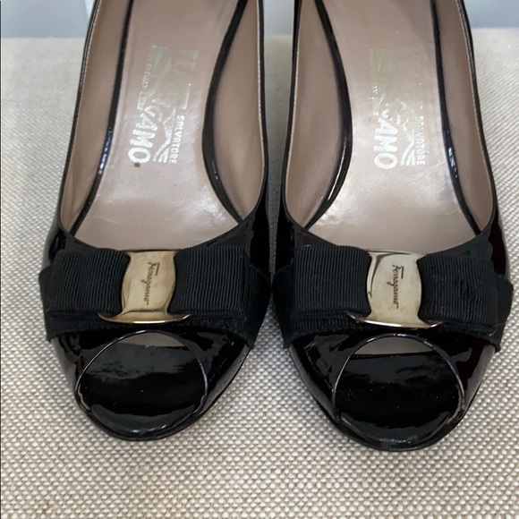 Ferragamo patent leather peep toe pumps - Picture 5 of 7